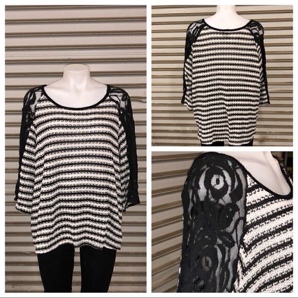 Wallpapher Flirty Blk & WT top with lace arm trim - Picture 1 of 6